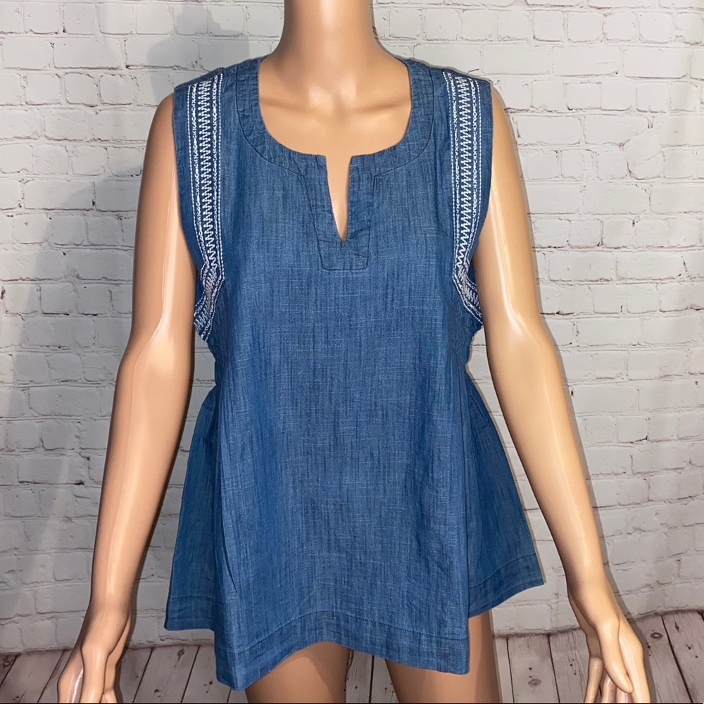 Alya jean & embroidered blue and white adorable short sleeveless size XL
